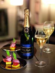 Champagne Nicolas Feuillatte Brut Réserve NV是品牌最暢銷的香檳，結構豐盈，果味濃郁，細緻優雅，與煙三文魚、香煎大蝦、乳鴿及蘋果批配搭尤其得宜