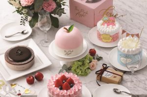 美心西餅以風靡一時的水晶蘋果作藍本，特別精心炮製夢幻又迷人的The Pink Apple法國焦糖蘋果果醬蛋糕。
